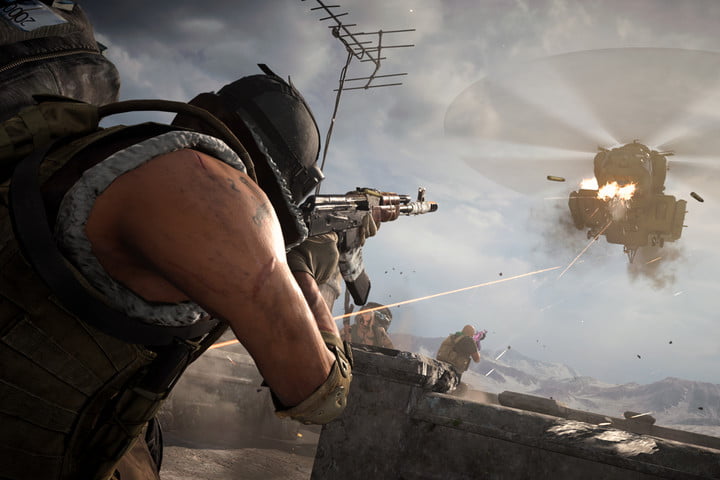 Un joueur de Call of Duty:Warzone abat un hélicoptère.